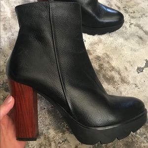 Black 100% real leather ankle boots made in Spain